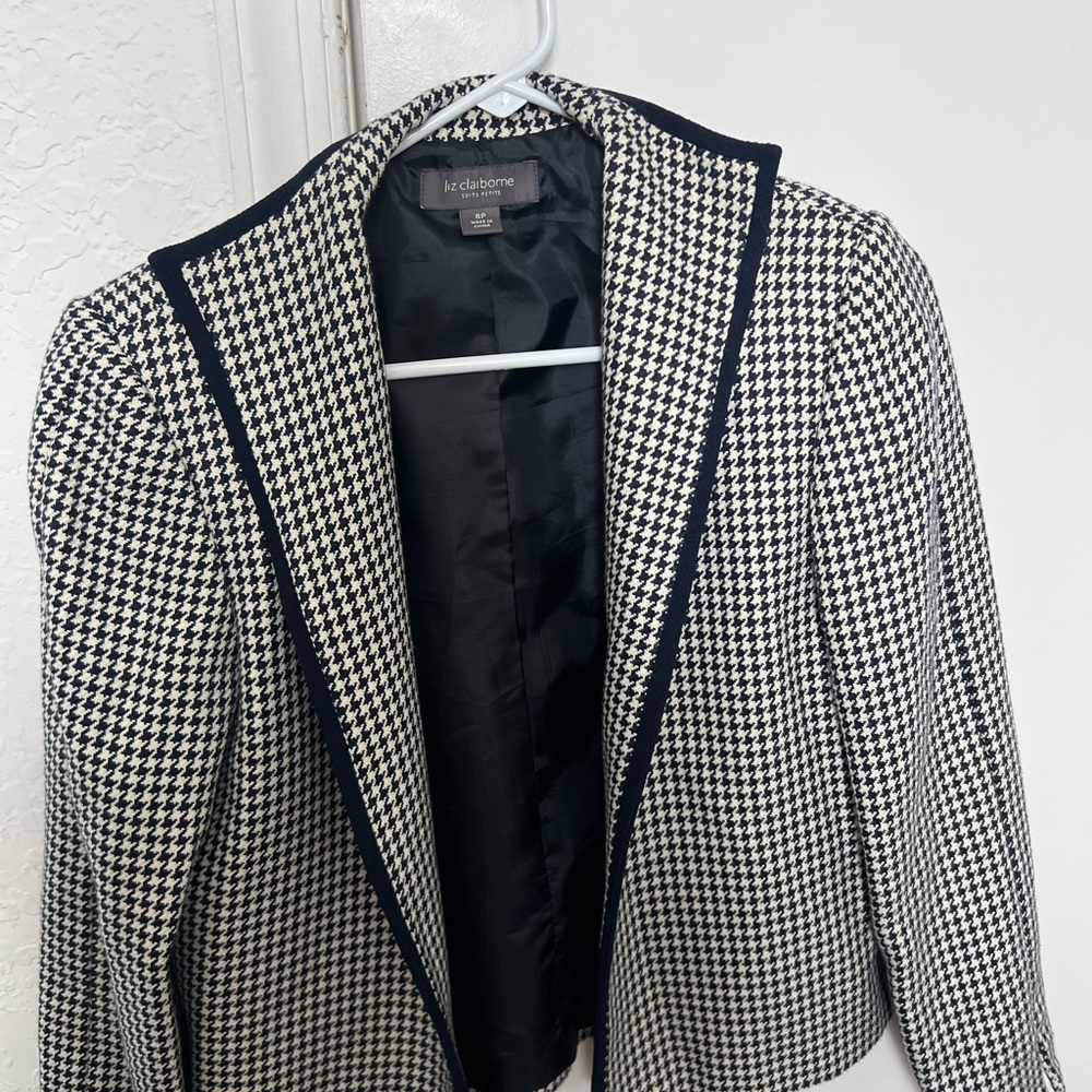 Liz Claiborne blazer size 6P